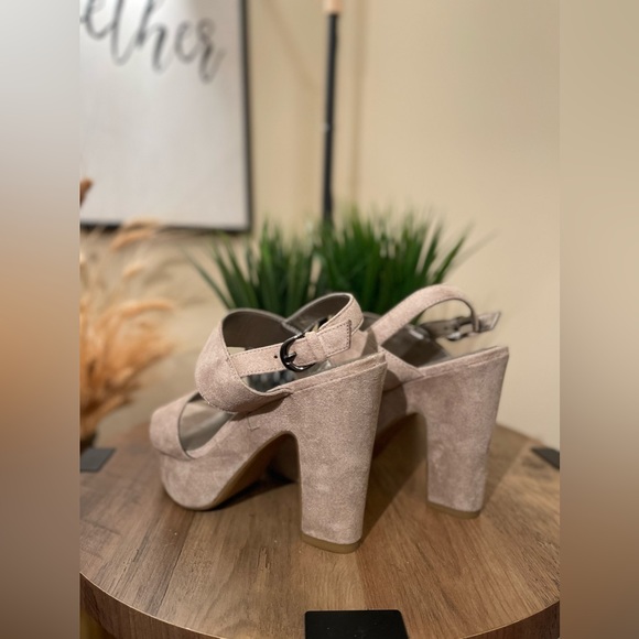 Graceland Super Comfortable Suede 8 Size Ash Color Platform Sandal - Picture 6 of 10